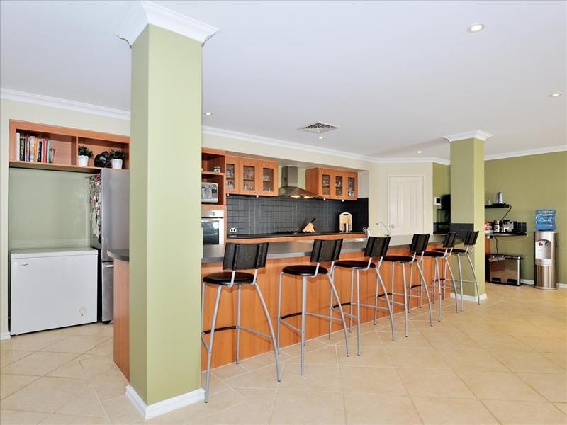 10 Lookout Circle, Ellenbrook WA 6069