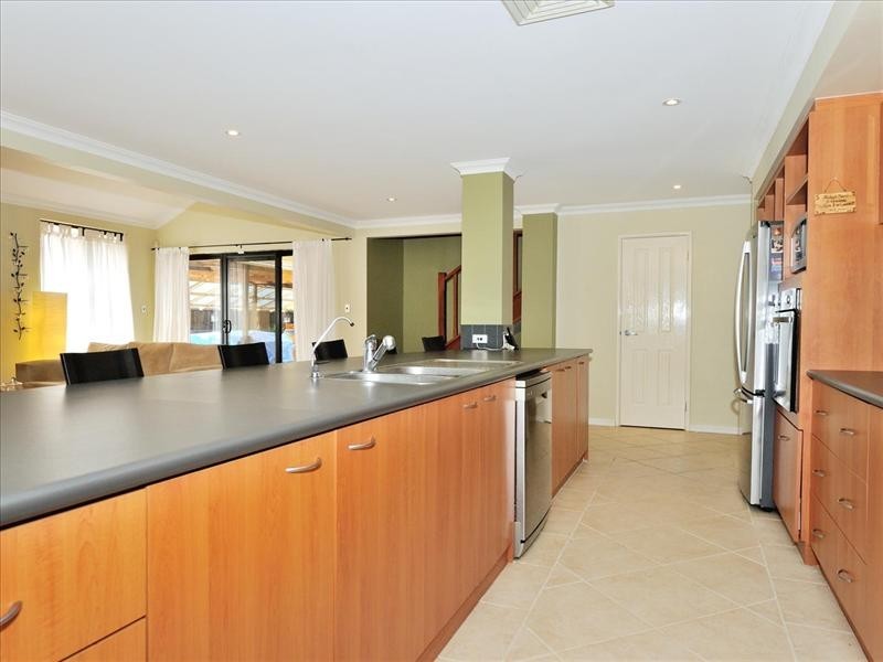 10 Lookout Circle, Ellenbrook WA 6069