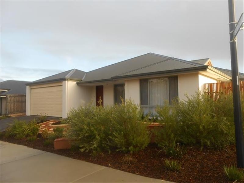 51 Pineroo Terrace, Ellenbrook WA 6069