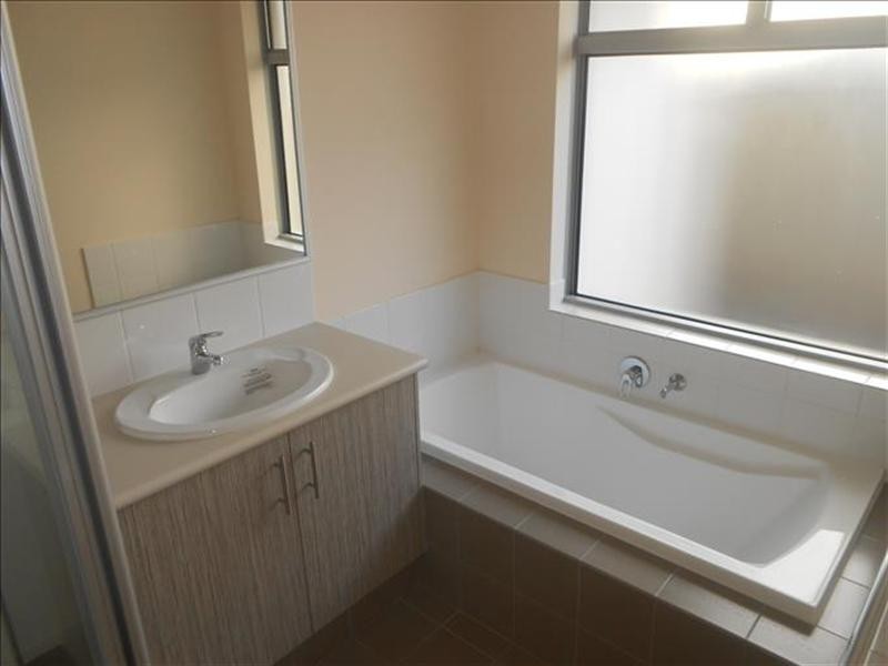 51 Pineroo Terrace, Ellenbrook WA 6069