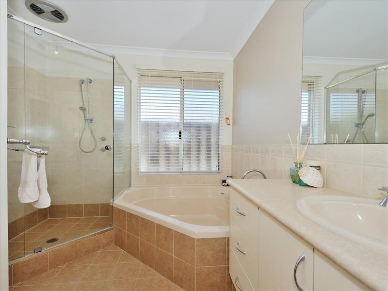 40 Garran Loop, Henley Brook WA 6055