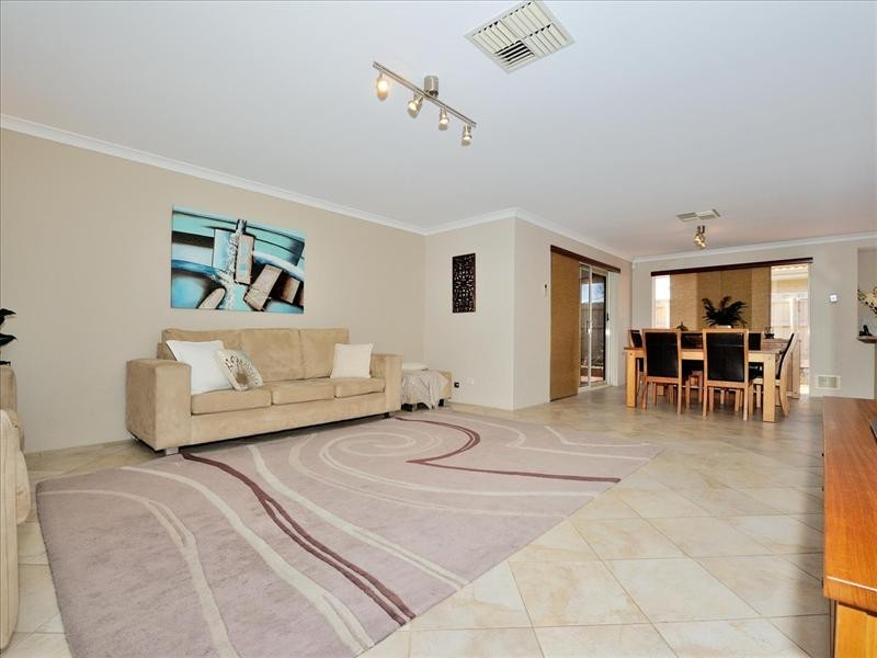 40 Garran Loop, Henley Brook WA 6055