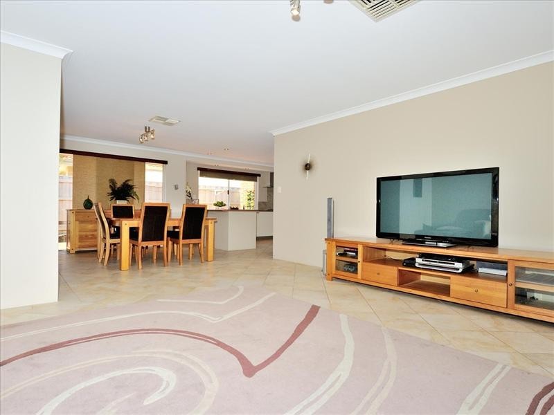 40 Garran Loop, Henley Brook WA 6055