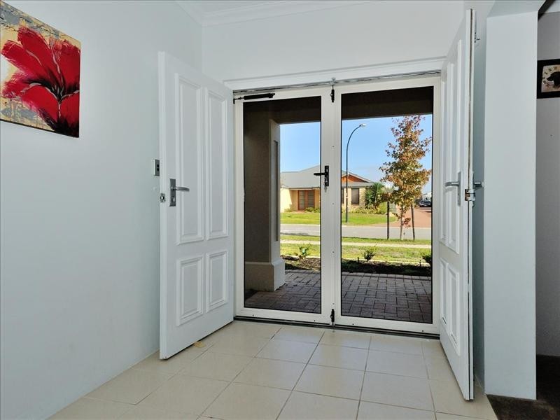 20 Whitehart Entrance, Aveley WA 6069