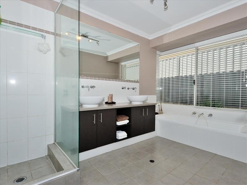 20 Whitehart Entrance, Aveley WA 6069