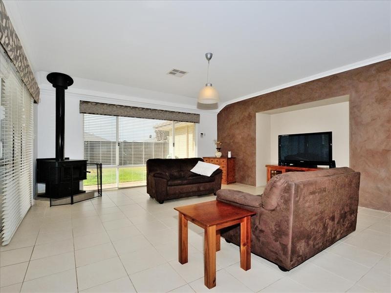20 Whitehart Entrance, Aveley WA 6069