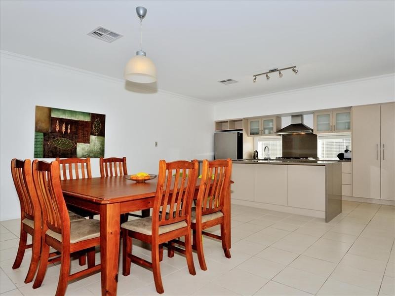 20 Whitehart Entrance, Aveley WA 6069