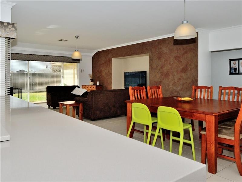 20 Whitehart Entrance, Aveley WA 6069