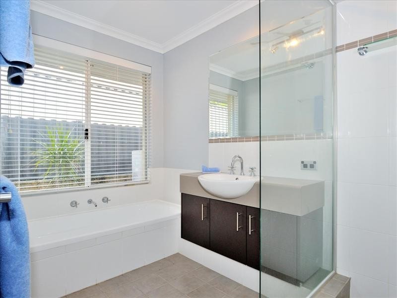 20 Whitehart Entrance, Aveley WA 6069