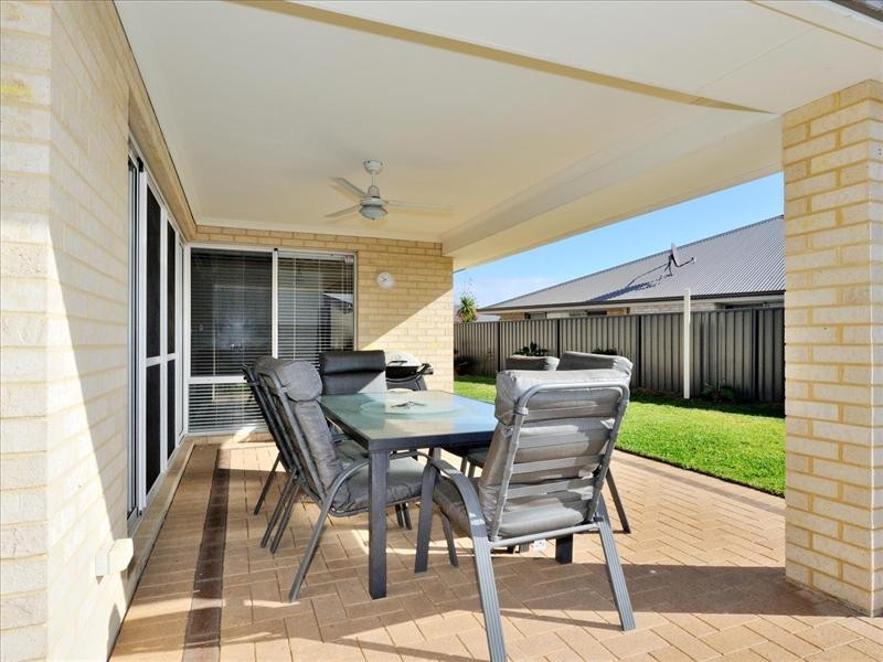 20 Whitehart Entrance, Aveley WA 6069
