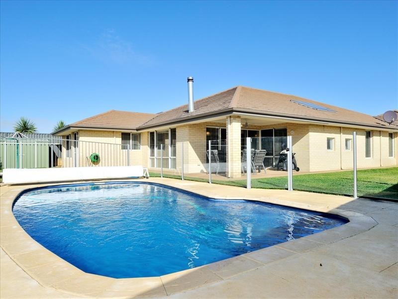 20 Whitehart Entrance, Aveley WA 6069