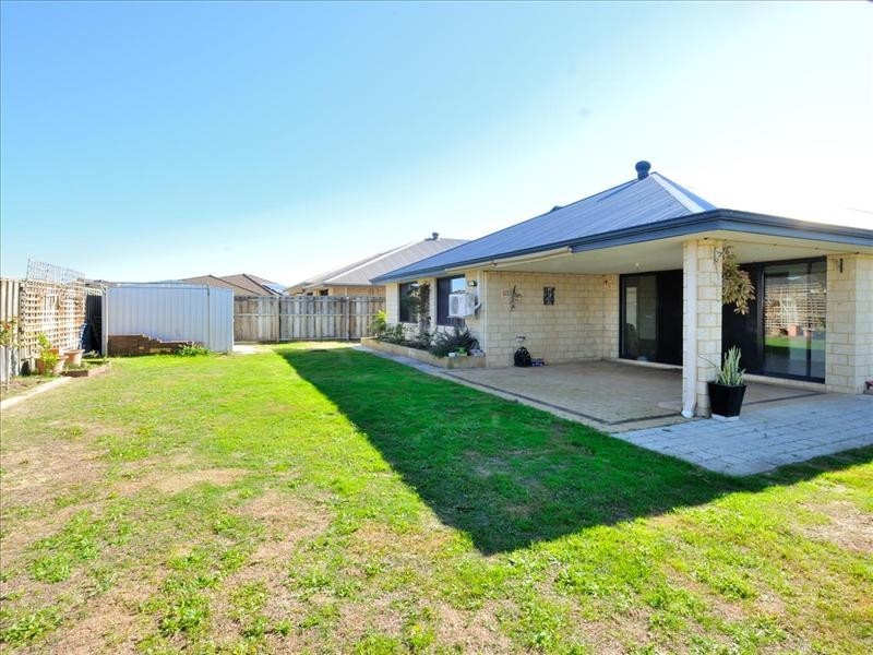 6 Hoyton Close, Ellenbrook WA 6069