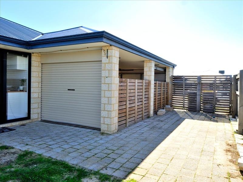 6 Hoyton Close, Ellenbrook WA 6069