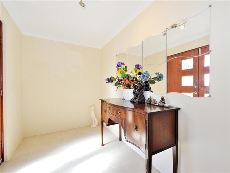 6 Hoyton Close, Ellenbrook WA 6069