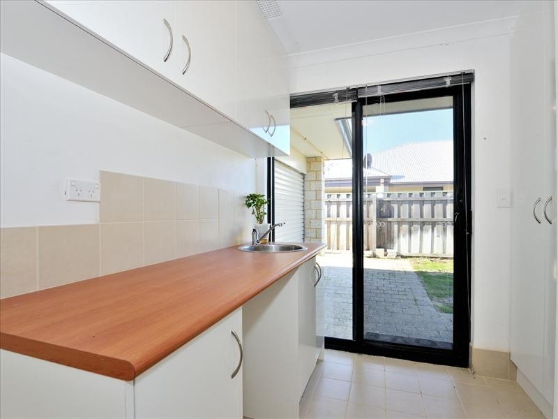 6 Hoyton Close, Ellenbrook WA 6069