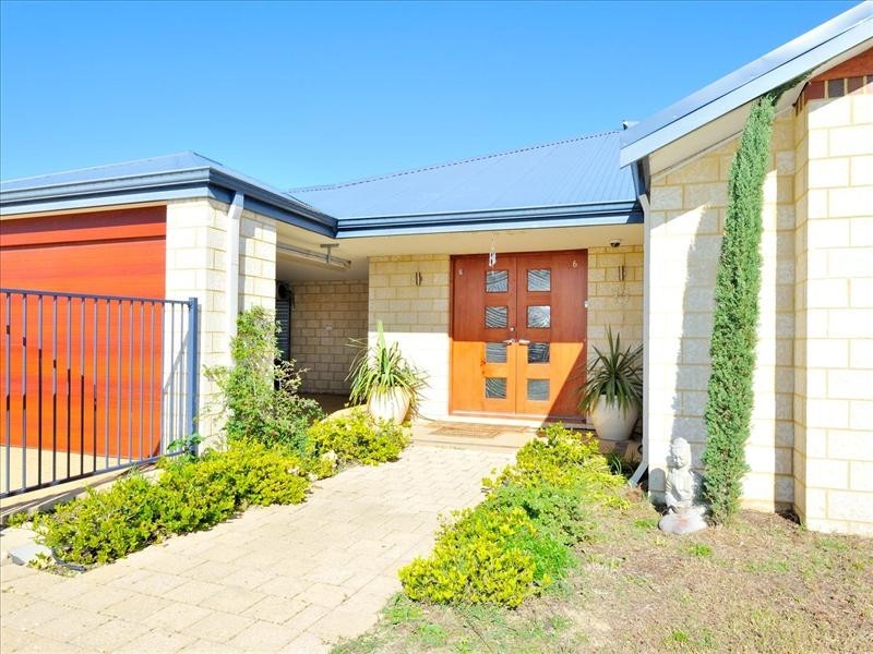 6 Hoyton Close, Ellenbrook WA 6069