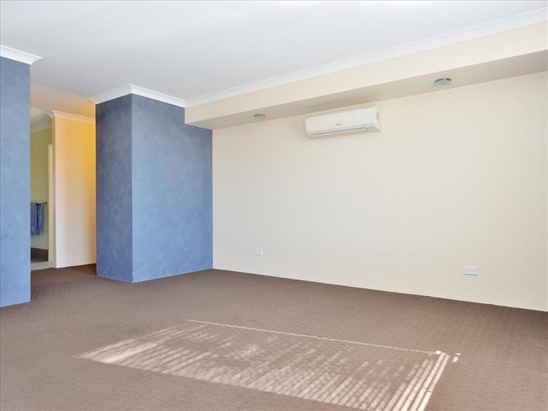 6 Hoyton Close, Ellenbrook WA 6069