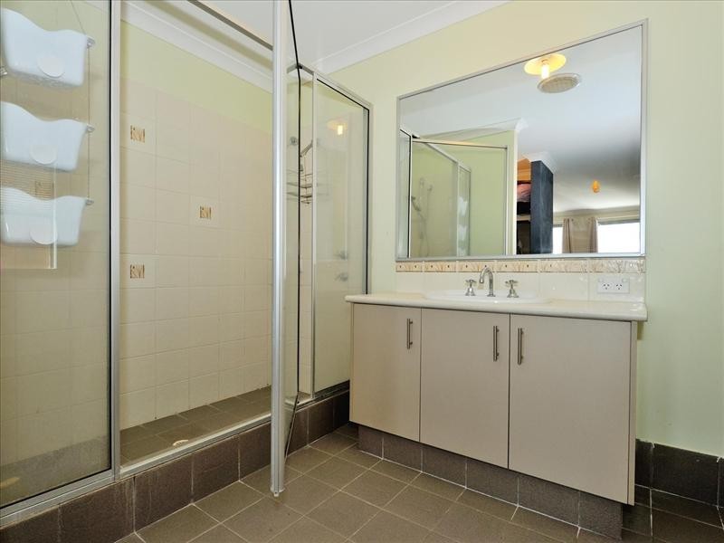 6 Hoyton Close, Ellenbrook WA 6069