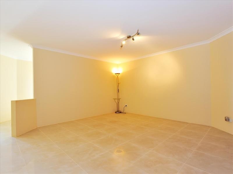 6 Hoyton Close, Ellenbrook WA 6069