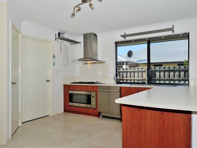 6 Hoyton Close, Ellenbrook WA 6069