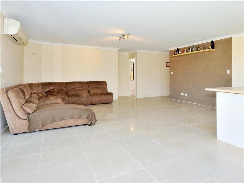 6 Hoyton Close, Ellenbrook WA 6069