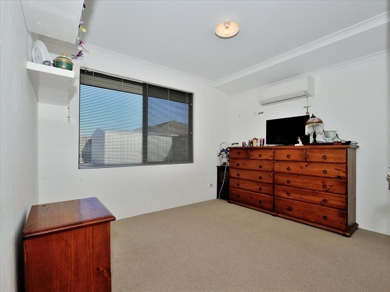 6 Hoyton Close, Ellenbrook WA 6069