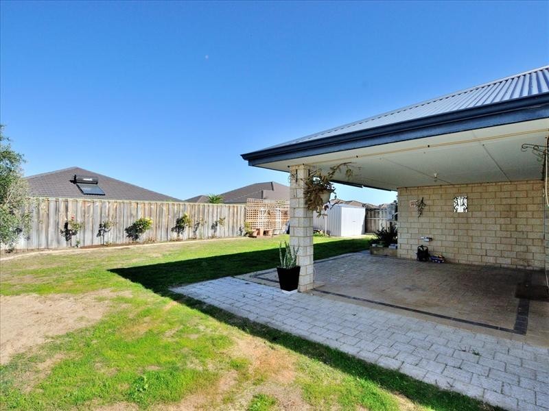 6 Hoyton Close, Ellenbrook WA 6069