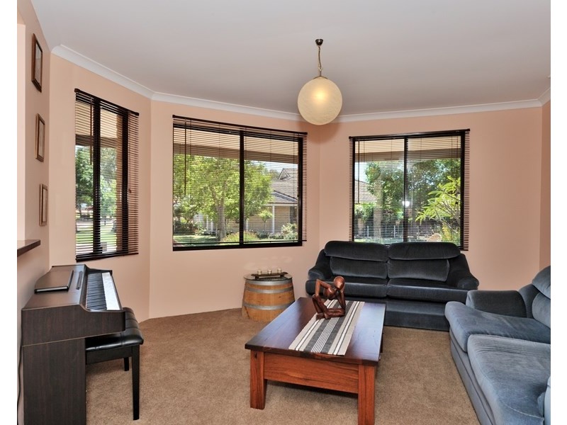 2 Bollinger Close, The Vines WA 6069
