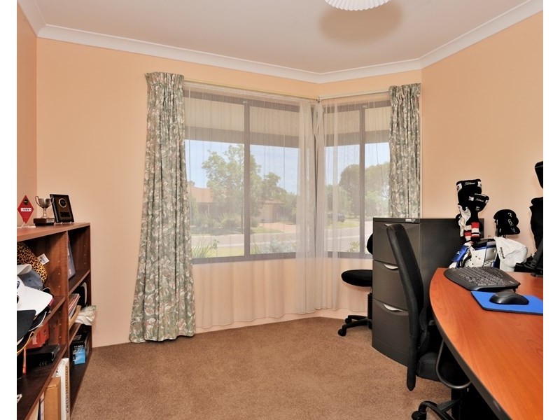 2 Bollinger Close, The Vines WA 6069