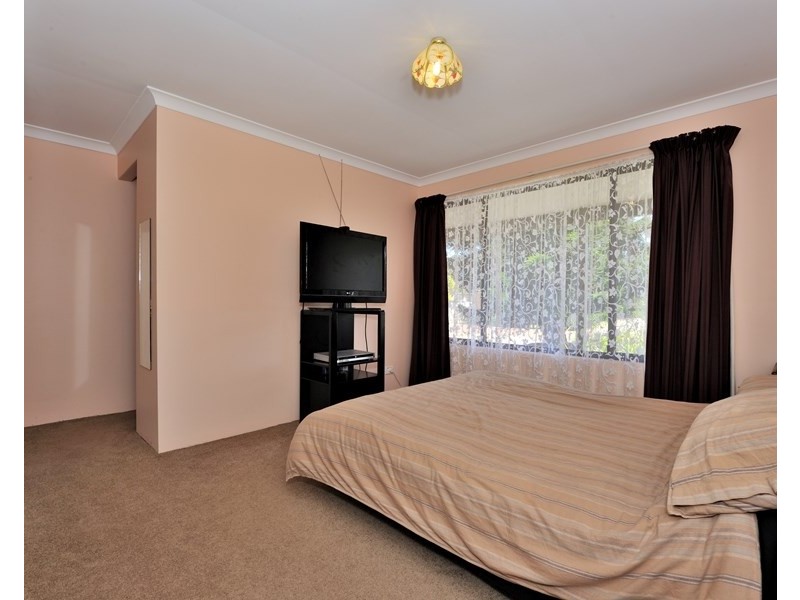 2 Bollinger Close, The Vines WA 6069