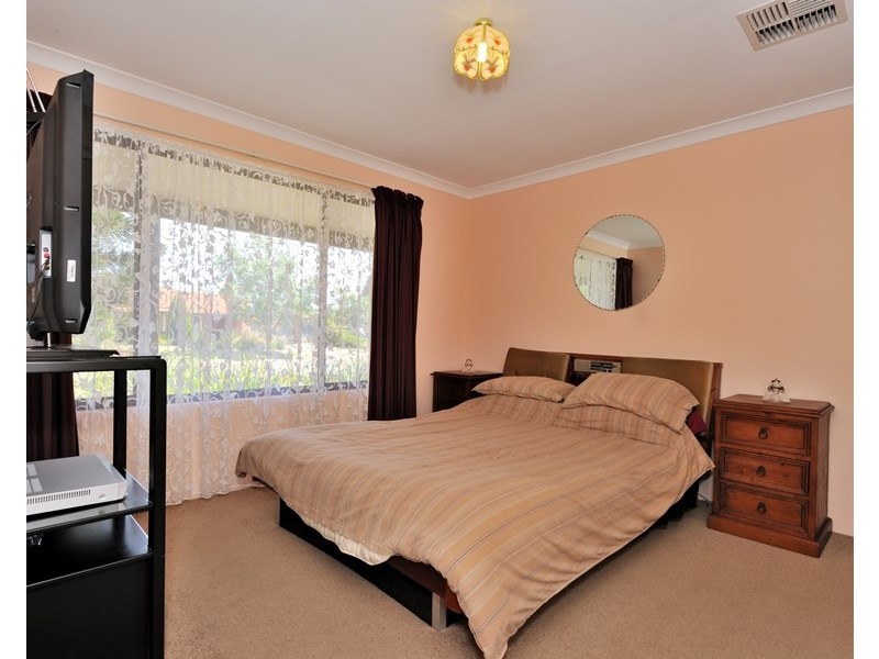 2 Bollinger Close, The Vines WA 6069