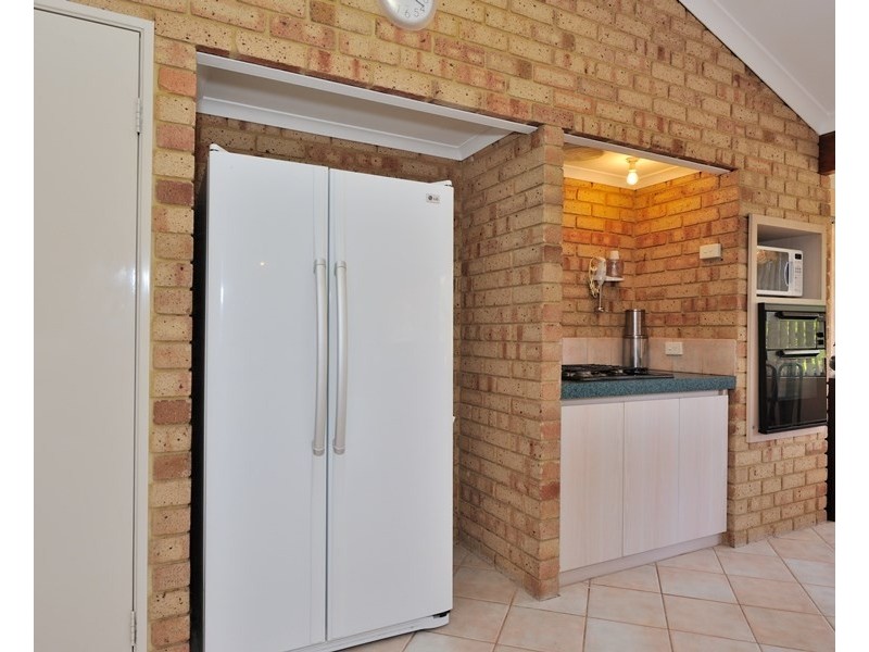 2 Bollinger Close, The Vines WA 6069