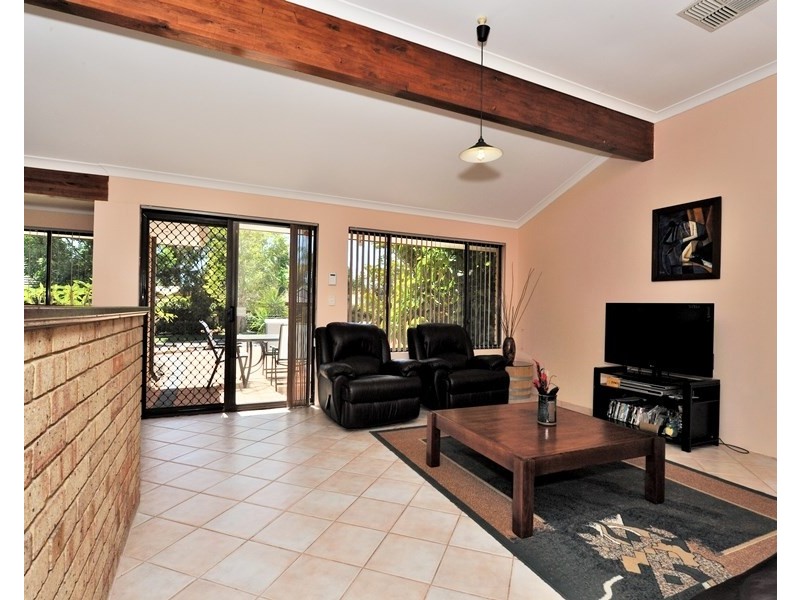 2 Bollinger Close, The Vines WA 6069