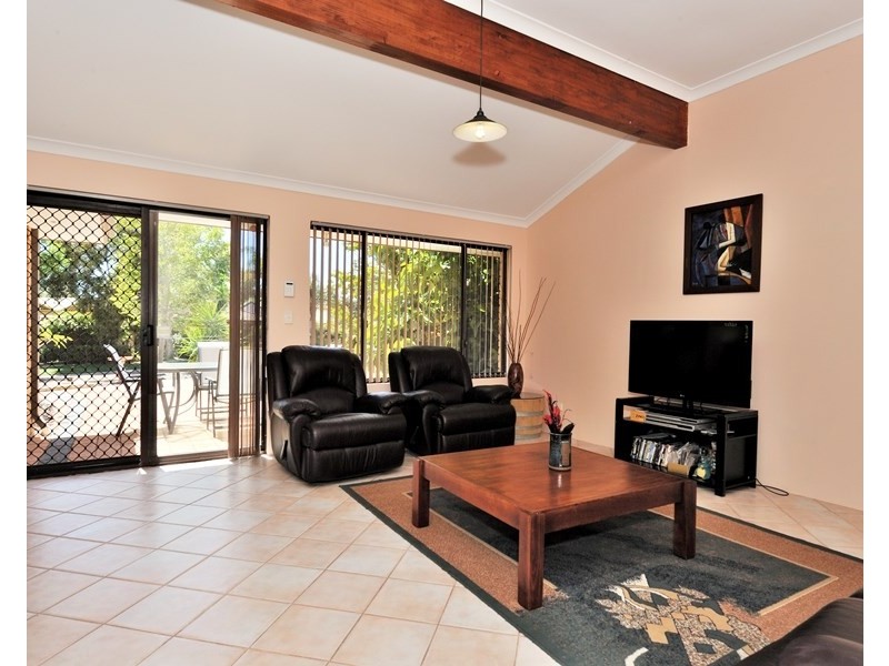 2 Bollinger Close, The Vines WA 6069