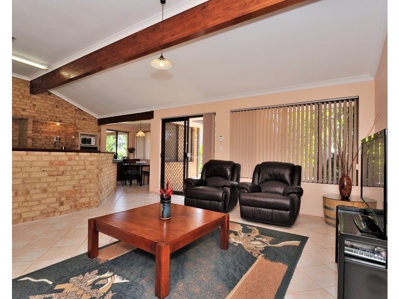 2 Bollinger Close, The Vines WA 6069
