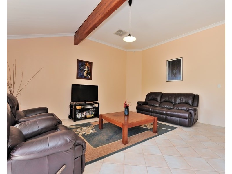 2 Bollinger Close, The Vines WA 6069