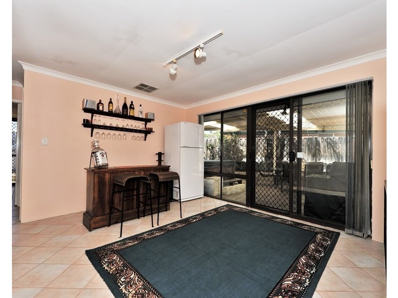 2 Bollinger Close, The Vines WA 6069