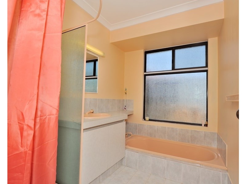 2 Bollinger Close, The Vines WA 6069