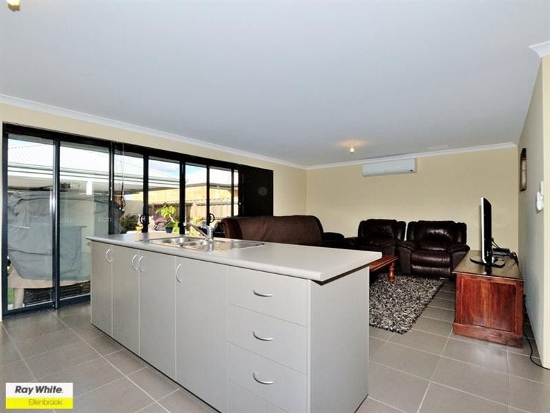 29 Stanbury Crescent, Ellenbrook WA 6069