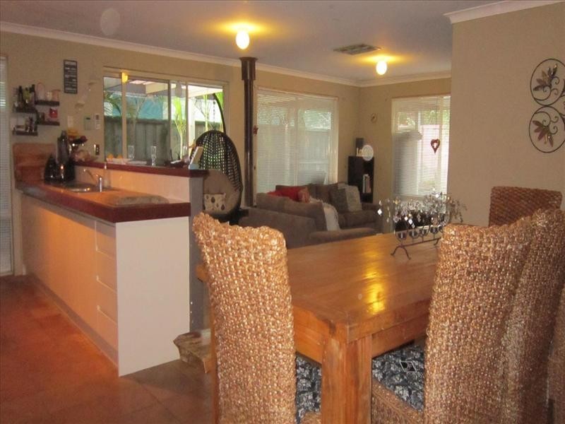 2 Solanum Court, Ellenbrook WA 6069