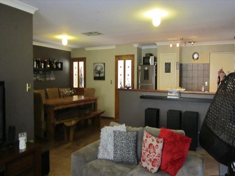 2 Solanum Court, Ellenbrook WA 6069