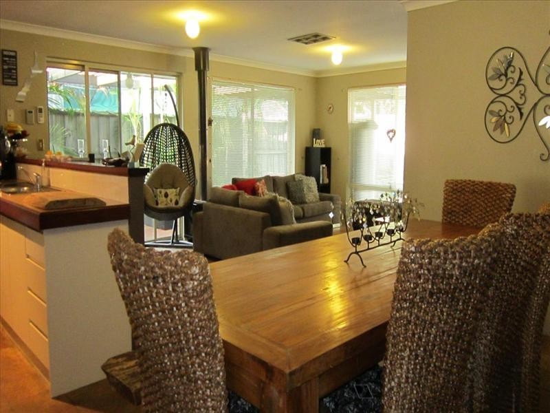 2 Solanum Court, Ellenbrook WA 6069