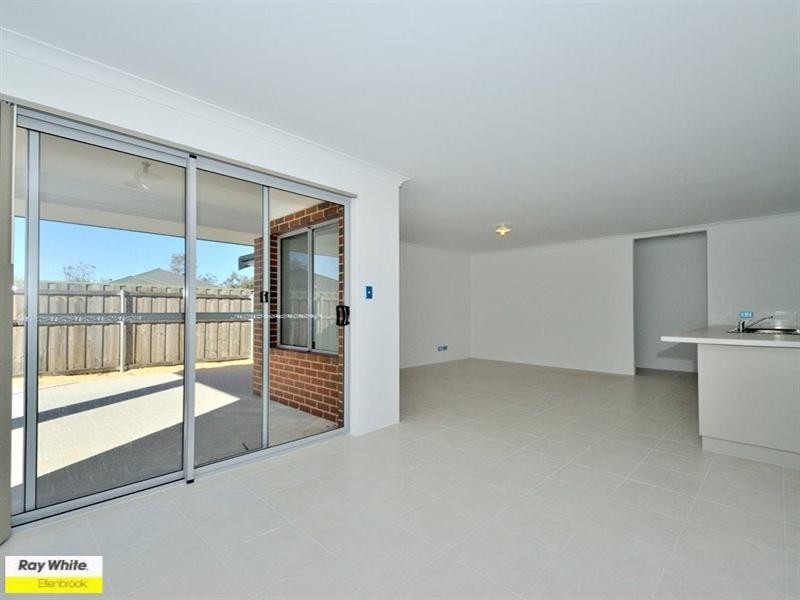 2/11 Hodnet Bend, Ellenbrook WA 6069
