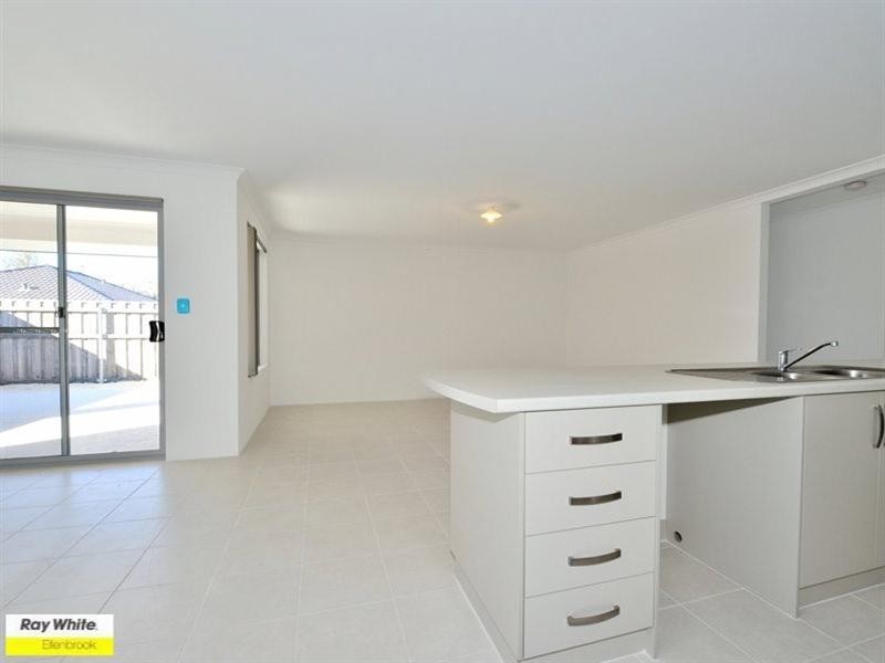 2/11 Hodnet Bend, Ellenbrook WA 6069