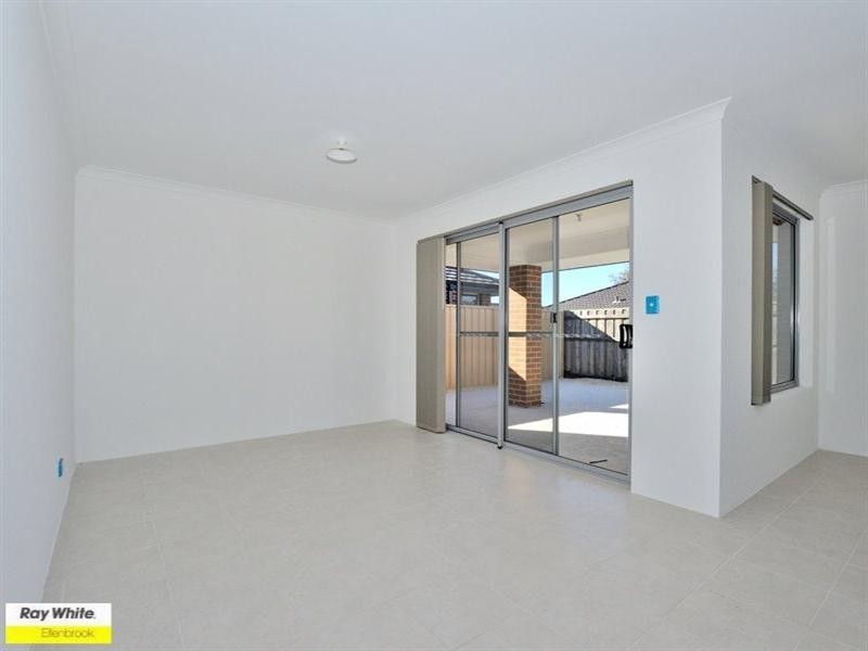 2/11 Hodnet Bend, Ellenbrook WA 6069
