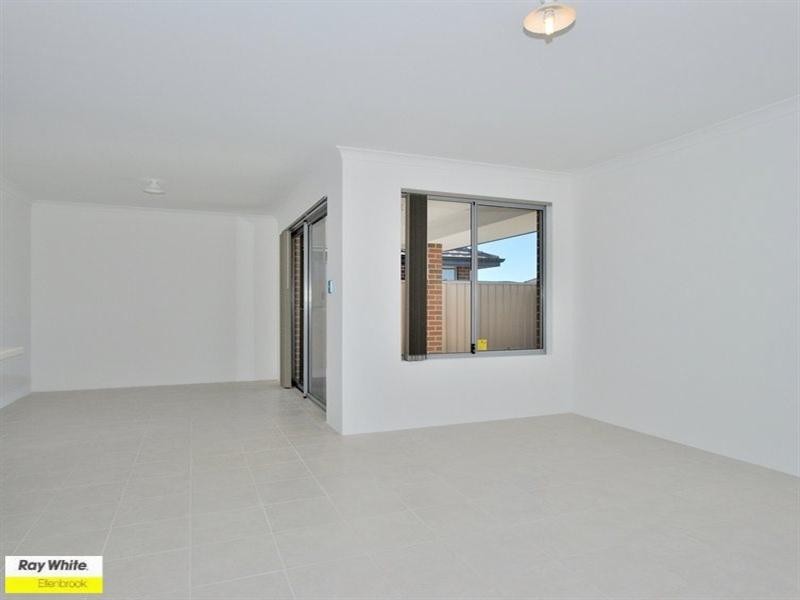 2/11 Hodnet Bend, Ellenbrook WA 6069