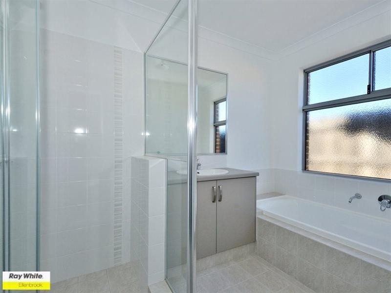 2/11 Hodnet Bend, Ellenbrook WA 6069