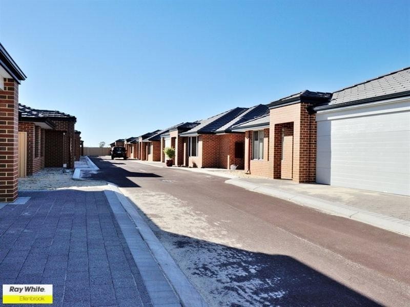 2/11 Hodnet Bend, Ellenbrook WA 6069
