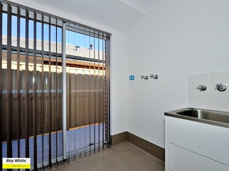6/11 Hodnet Bend, Ellenbrook WA 6069