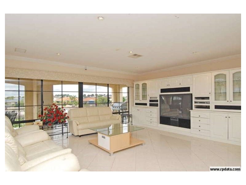 16 Santorini Turn, Ellenbrook WA 6069